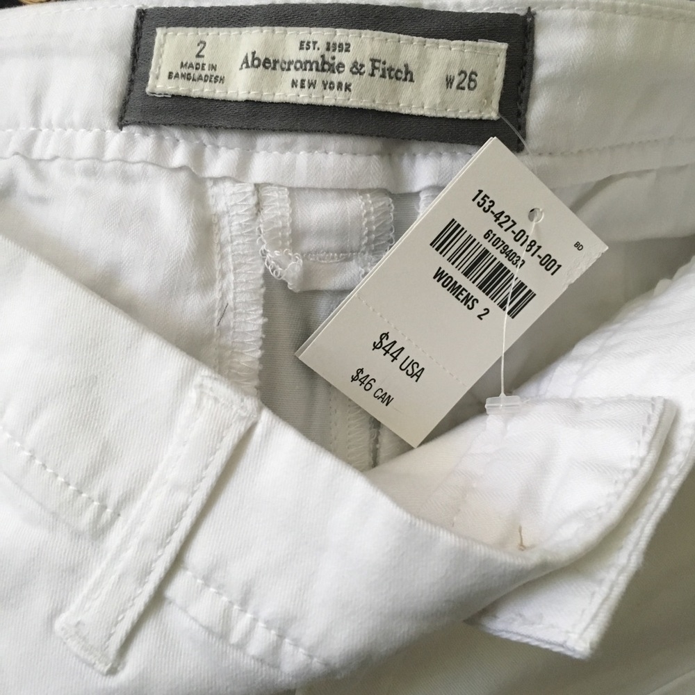 ABERCOMBIE & FITCH White Shorts